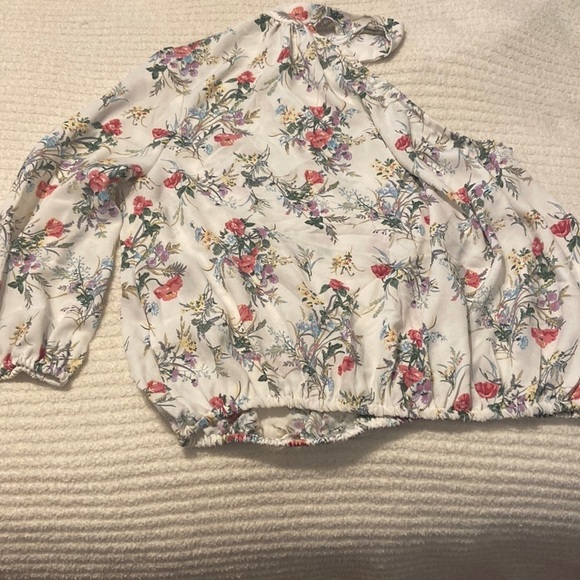 WOMEN’S We’re All Pretty Girls top. White with floral. Size M - Picture 1 of 7